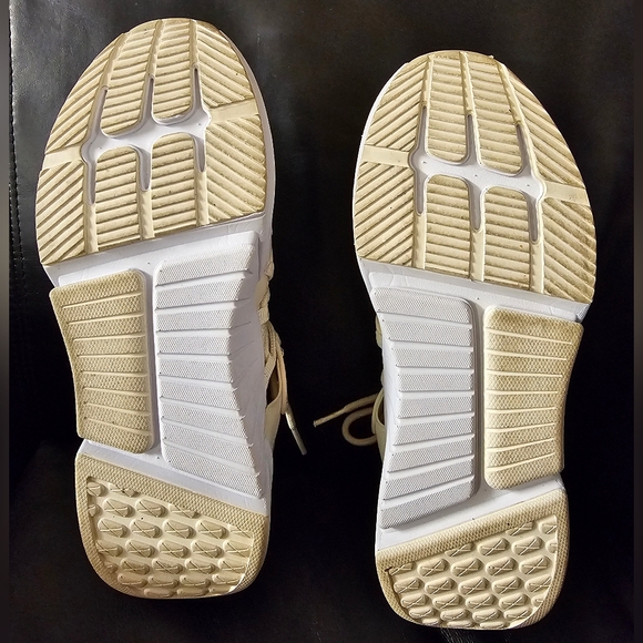 Fabletics Brookside PerformanceSneaker size 8 Cream EUC - Picture 3 of 12